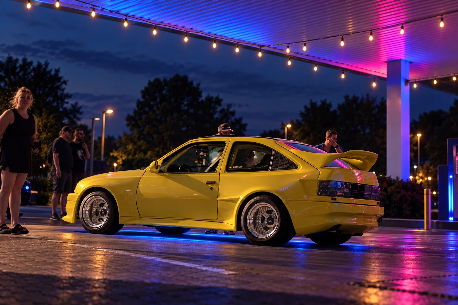 Gelbes Showcar im CAral-Nachtlook